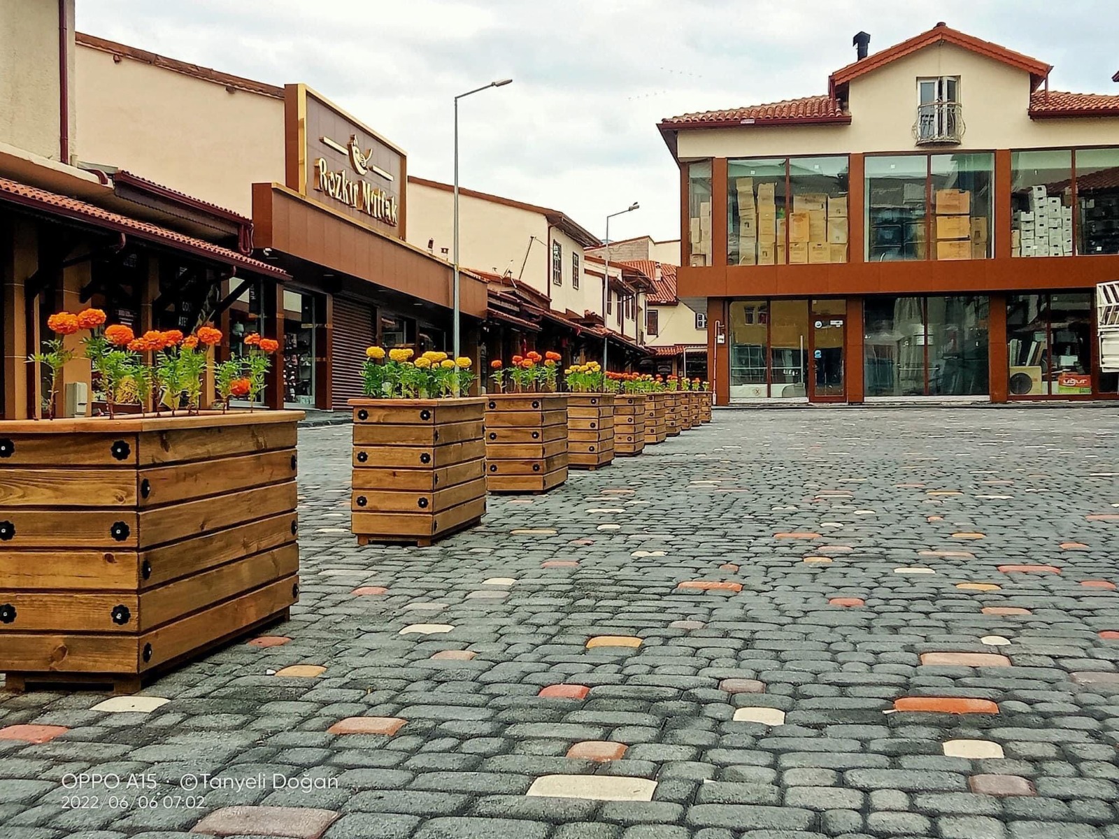 Seydişehir ARASTA ÇARŞISI CEPHE İYİLEŞTİRME 3.ETAP İLE ARAÇ VE YÜRÜYÜŞ YOLLARI DÜZENLEMESİ YAPIM İŞİ